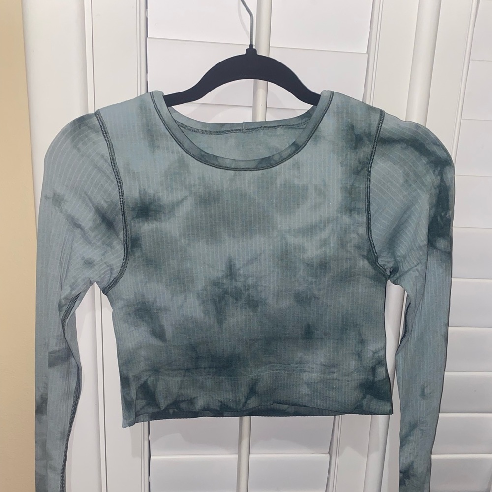 EBB TO STREET TIE DYE CROPPED LONG SLEEVE SIZE 6
